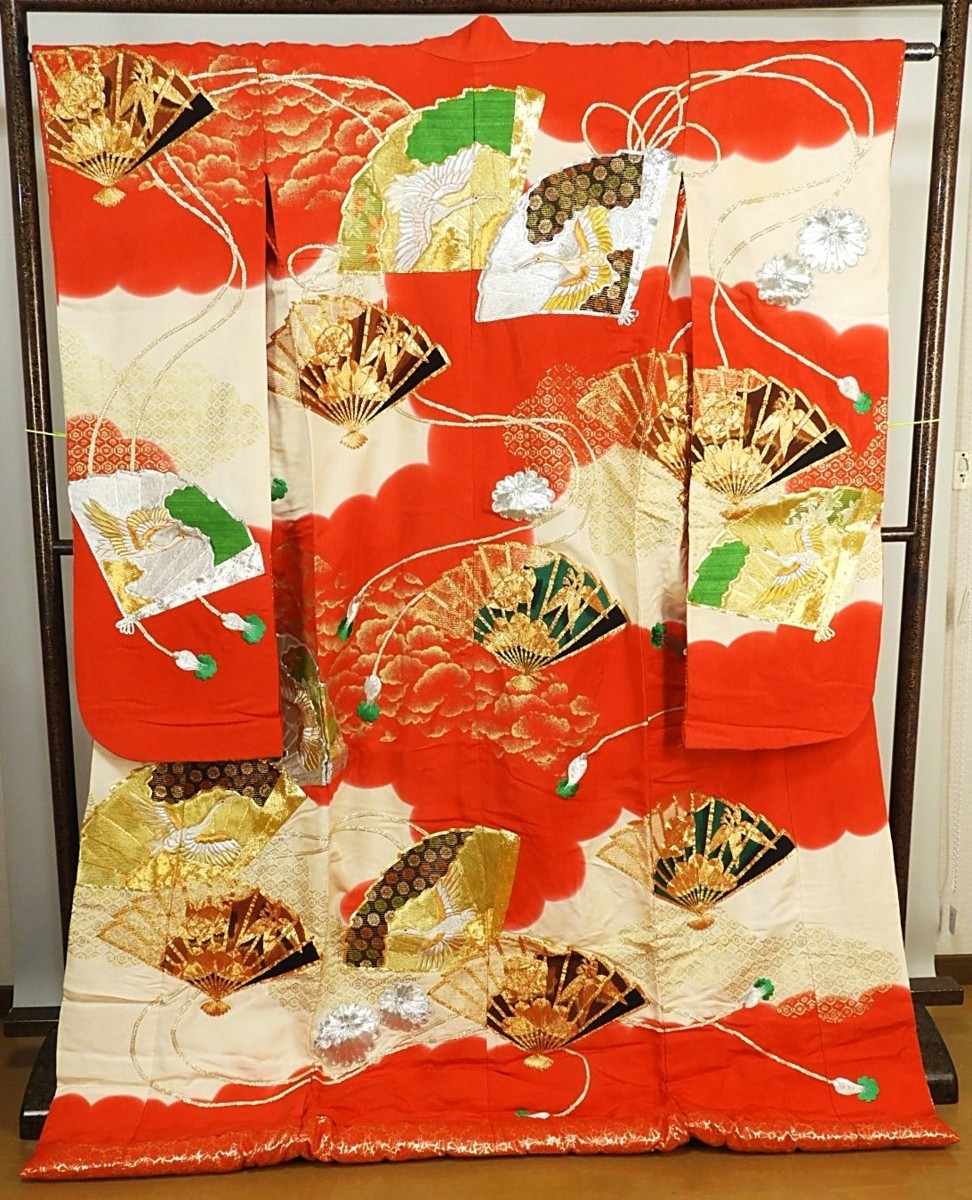 晴43 正絹 色打掛 雲どり 扇松竹梅鶴 刺繍多め！ リメイクに 花嫁