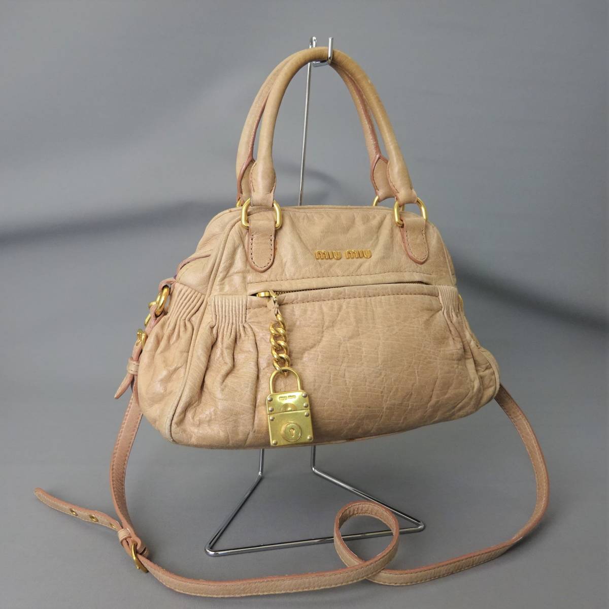 2WAY ベージュ ショルダーバッグ ミュウミュウ ゴールド金具 MIUMIU 