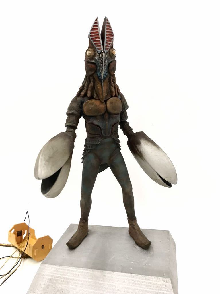 (1102c3)バルタン星人 フィギュア 塗装済 完成品 高さ約33㎝ ガレージキット ガレキ ウルトラ怪獣 円谷プロ ウルトラマン特撮 当時物