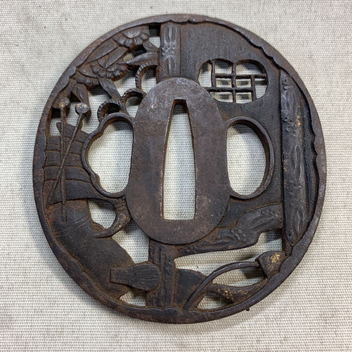 時代物〉鍔 刀装具 金象嵌 梅貫桜象嵌図 時代物〉鍔 刀装具 金象嵌 梅