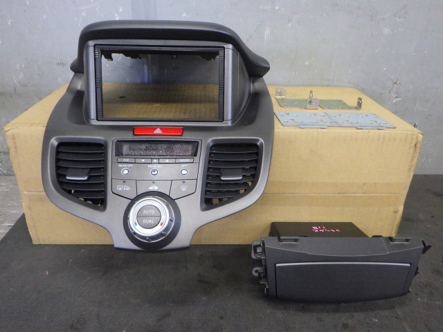 大得価，定番 ＃ H15年 オデッセイ アブソルート RB1 RB2 純正 2DIN オーディオ パネル 金具付 小物入れ ACスイッチ 吹出口 ハザード 02016325(ホンダ用)｜売買されたオークション情報、yahooの商品情報をアーカイ ホンダ用