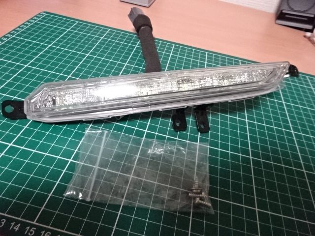 スバル純正　LEDアクセサリーライナー　VA系・後期（運転席側のみ）・中古品