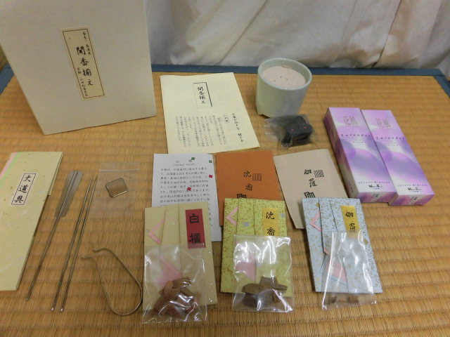〇香木・香道具 聞香揃え 京都 山田松香木店/白檀 2.1g～2.2g/沈香 1.1
