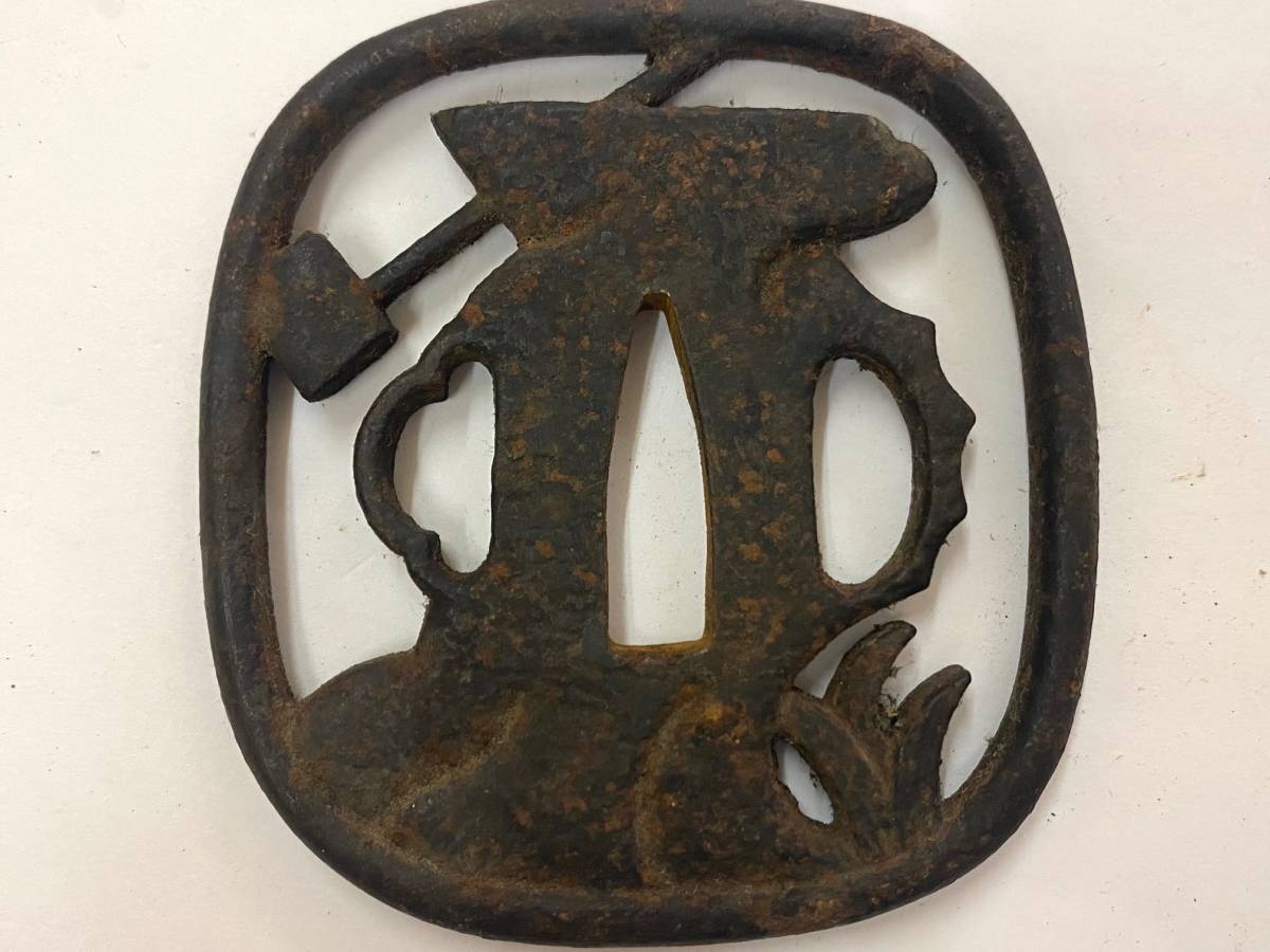 透かし鐔　鉄鐔　脇差鐔 鉄鍔 無銘 小透かし 甲冑師鍔？ 刀匠鍔？ 口紅(責金) 碁石形 鉄地 鍔