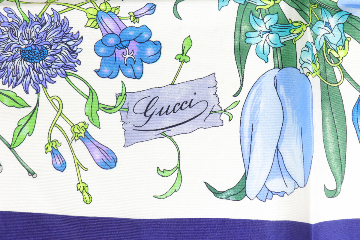 GUCCI グッチ シルクスカーフ 85×87cm V.ACCORNERO 花柄 フラワー 昆虫 ネイビー×マルチカラー ハイブランド FCBN69 スカーフ グッチ | GUCCI(バンダナ⁄スカーフ 1970\u0027S JP
