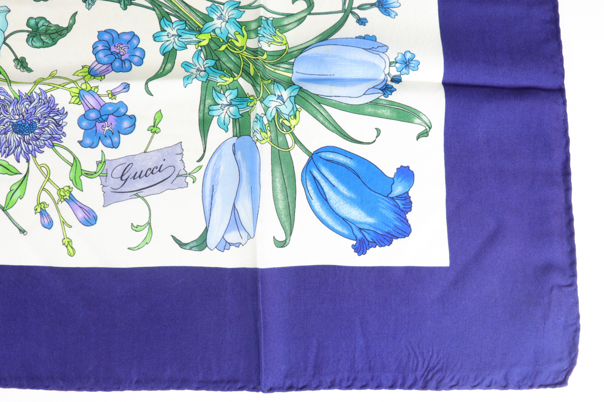 GUCCI グッチ シルクスカーフ 85×87cm V.ACCORNERO 花柄 フラワー 昆虫 ネイビー×マルチカラー ハイブランド FCBN69 スカーフ グッチ | GUCCI(バンダナ⁄スカーフ 1970\u0027S JP