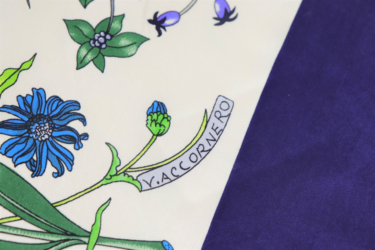 GUCCI グッチ シルクスカーフ 85×87cm V.ACCORNERO 花柄 フラワー 昆虫 ネイビー×マルチカラー ハイブランド FCBN69 スカーフ グッチ | GUCCI(バンダナ⁄スカーフ 1970\u0027S JP