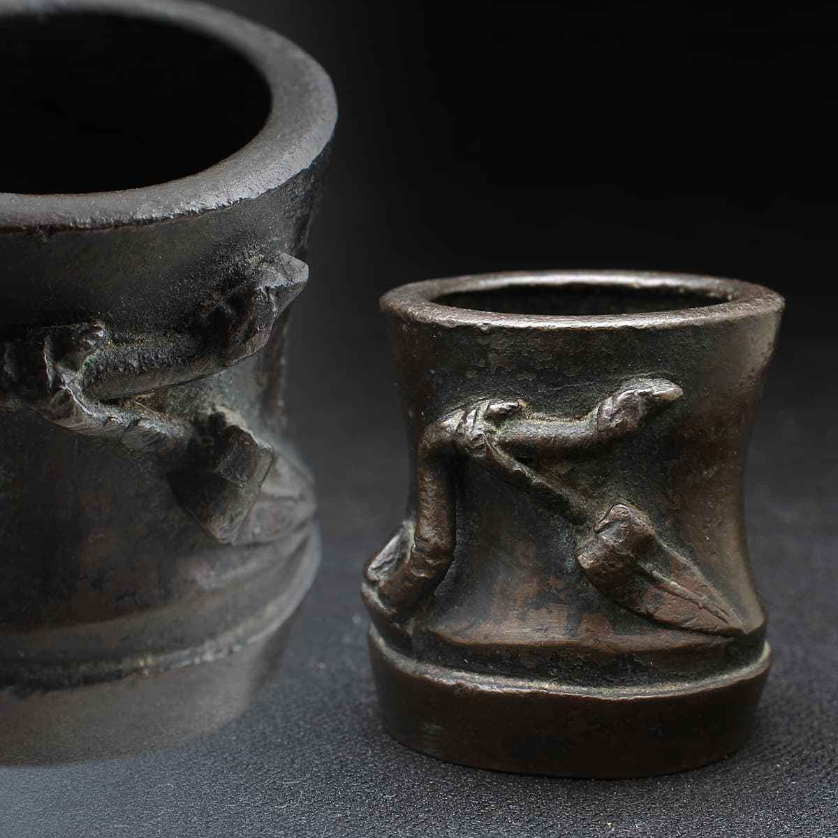 CY940 時代物 古銅 竹笹盛上文 竹節蓋置 高4.3cm 重61g 木箱附・古銅竹節蓋置・古銅蓋置・老銅竹節盖架・盖托 茶道具