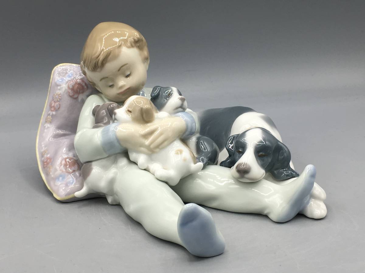 インテリア小物 冬の子供と犬の陶器置物