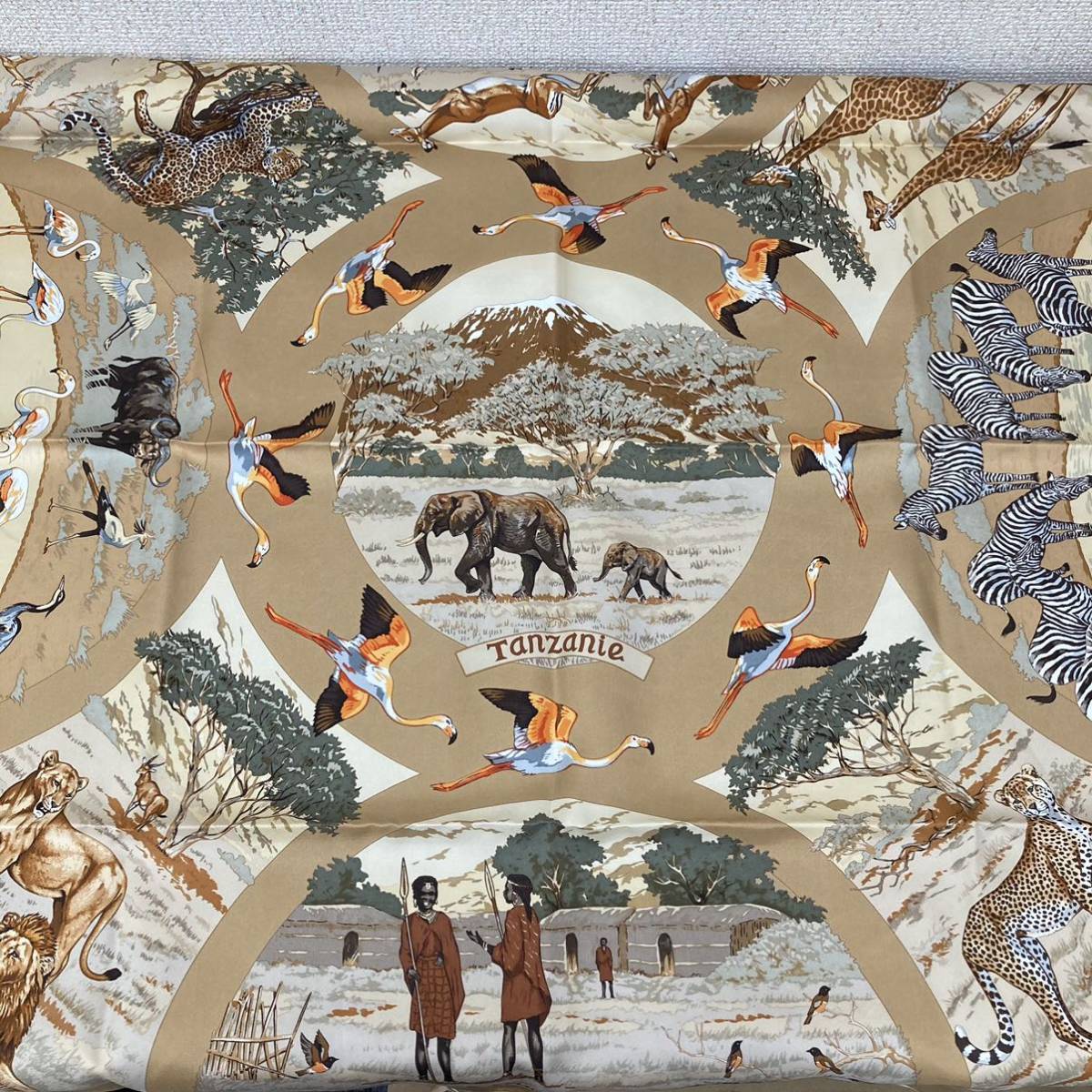 ☆1円スタート・箱付き☆HERMES エルメス スカーフ 大判 カレ90 