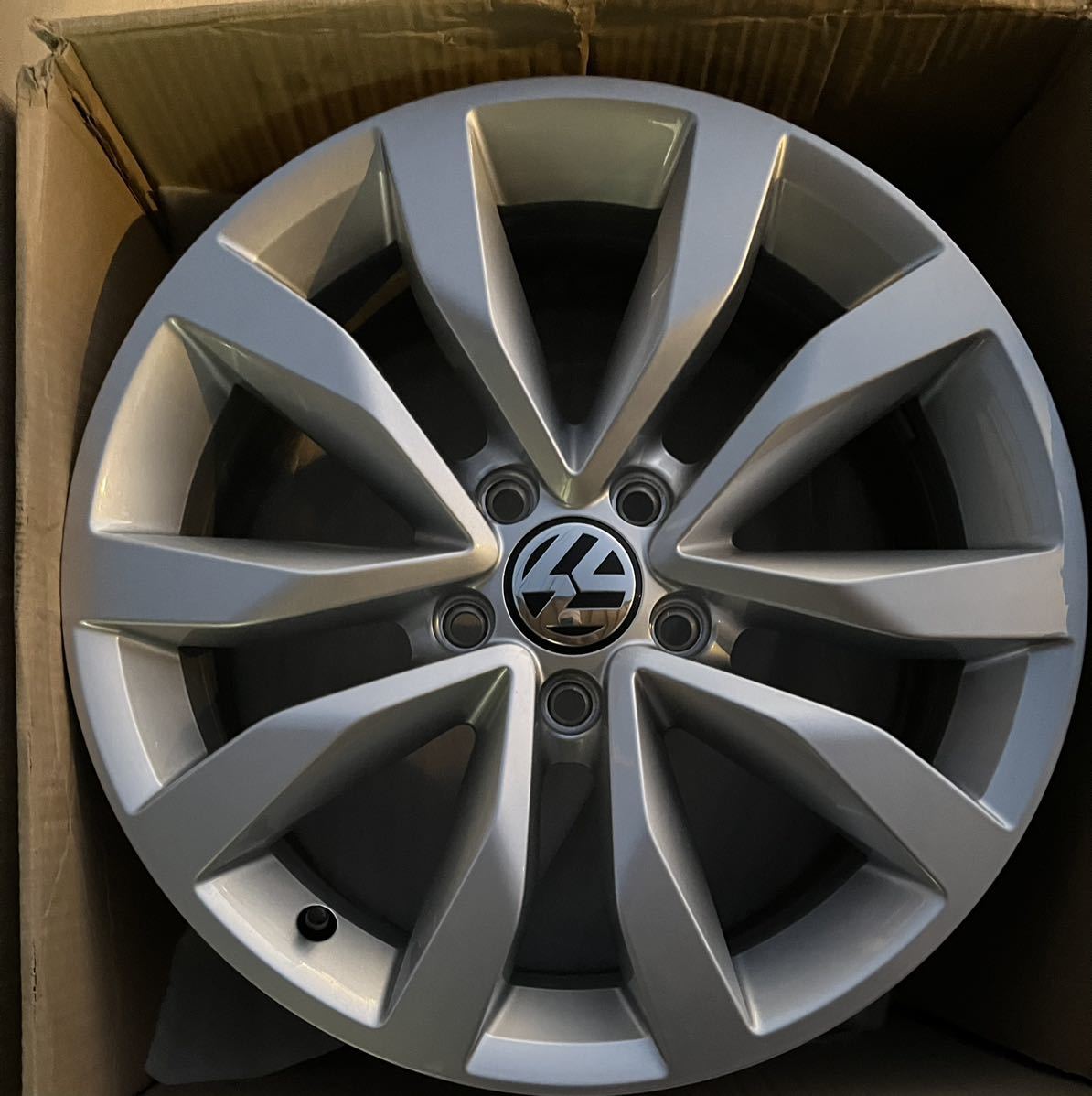 フォルクスワーゲン | VW ザ・ビートル ザビートル ザ 純正ホイール 17インチ 4本 新車外し ザ・ビートルなどに装着できる１７インチ入庫です BEETLE THE VOLKSWAGEN ビートル純正アルミ 4本セット