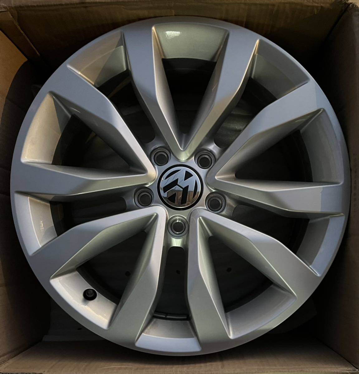 フォルクスワーゲン | VW ザ・ビートル ザビートル ザ 純正ホイール 17インチ 4本 新車外し ザ・ビートルなどに装着できる１７インチ入庫です BEETLE THE VOLKSWAGEN ビートル純正アルミ 4本セット