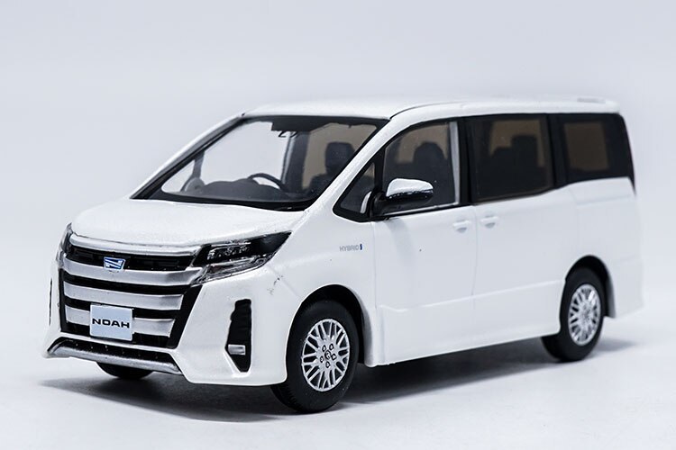 送料無料 1/30 Toyota NOAH ミニバン型乗用車 ファミリーカー 白