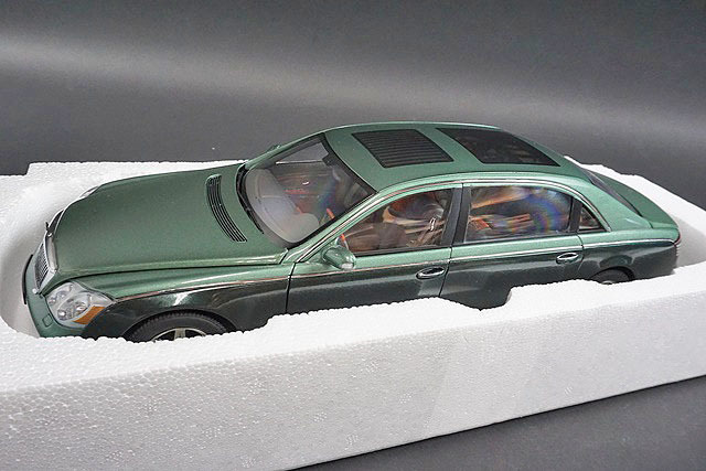 AUTOart オートアート 1/18 マイバッハ MAYBACH 62 LWB グリーン AUTOart オートアート 1/18 マイバッハ MAYBACH 62 LWB グリーン