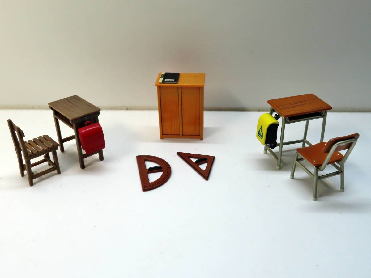 ミニチュア 小学校の教室 教壇 ランドセル付き机とイス 2種 定規 食玩 おまけ 売買されたオークション情報 Yahooの商品情報をアーカイブ公開 オークファン Aucfan Com