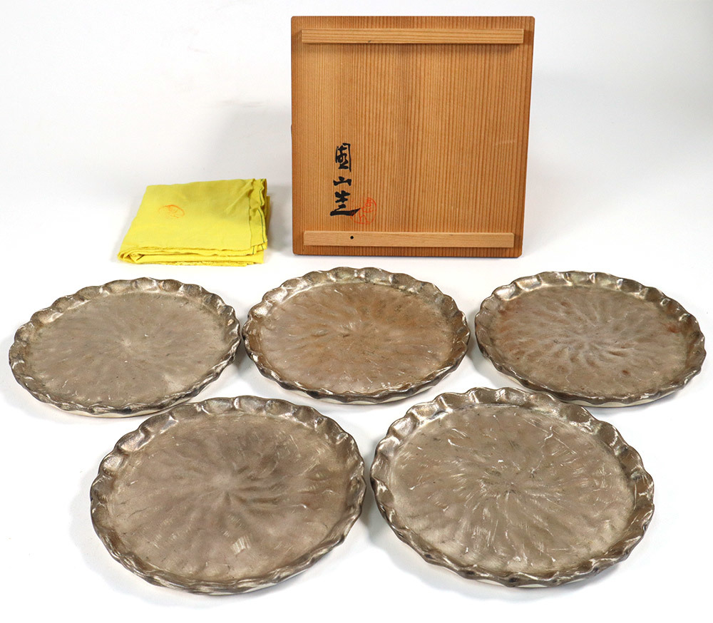 U06. 萬古 岸園山造 銀出 手捻青海皿 5客 共箱 円式銀皿 菓子器(萬古 
