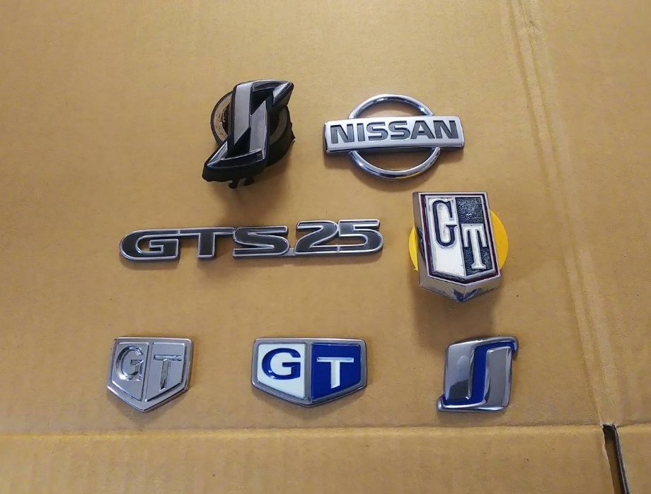 歴代 スカイライン エンブレム 7個 まとめて (検 日産 ハコスカ R32
