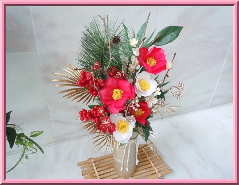 格安 アートフラワー 造花 高さ50cm 椿 梅 松竹梅 和風アレンジ お正月飾り 和室や床の間のインテリアフラワーに ジャパニーズデザイン アレンジメント 売買されたオークション情報 Yahooの商品情報をアーカイブ公開 オークファン Aucfan Com