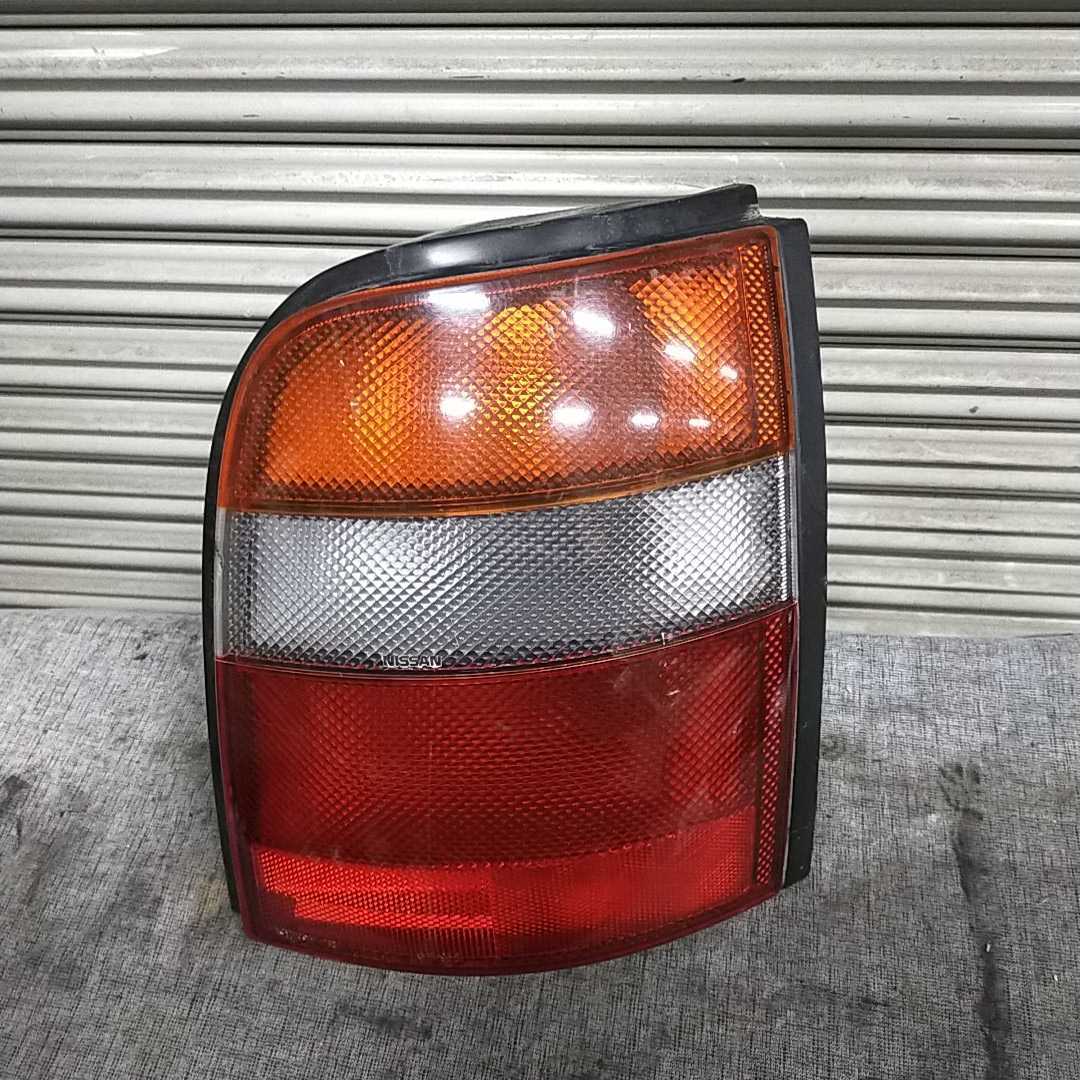 日産 NISSAN マーチ MARCH K11 前期 右 テールランプ 日産 | 1996年
