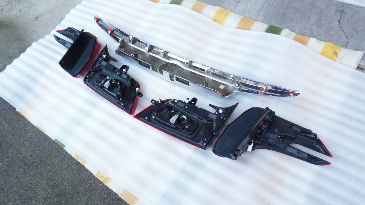 アルファード 30系 後期 S Cパッケージ LEDテール + リアガーニッシュ