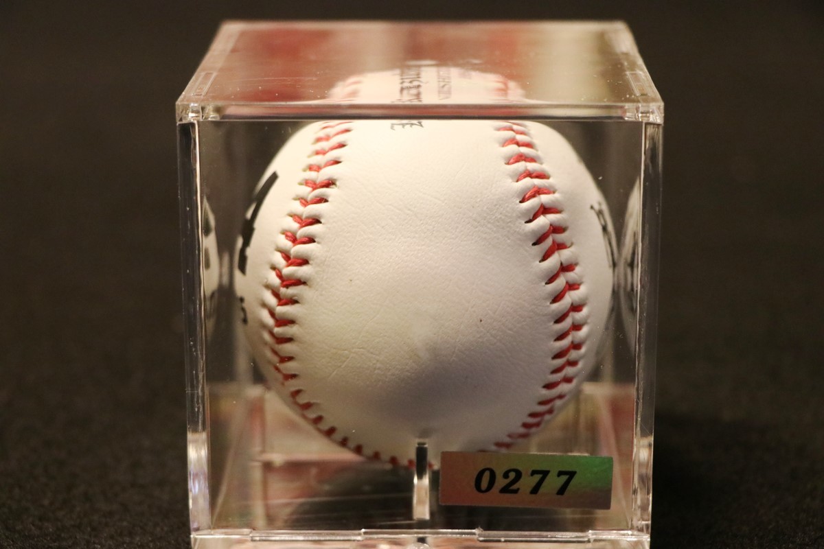 貴重・レア西鉄ライオンズ 稲尾和久 直筆サインボール(現役時代) 超