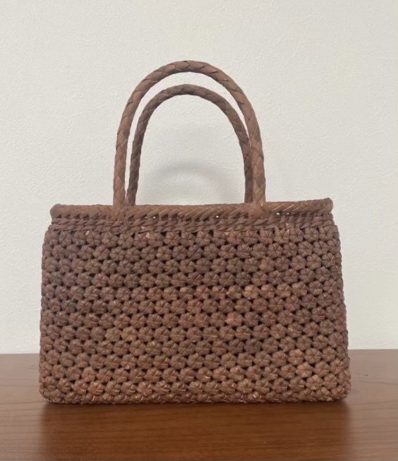 新入荷 未使用品　長野産　1番皮　沢皮　極細4ミリ蔓　職人手編み　六角花編み　山葡萄籠バッグ 長野産 職人手編み 新入荷 国産蔓使用 長野県の特産品・ギフトの通販サイト｜NAGANO 山葡萄籠