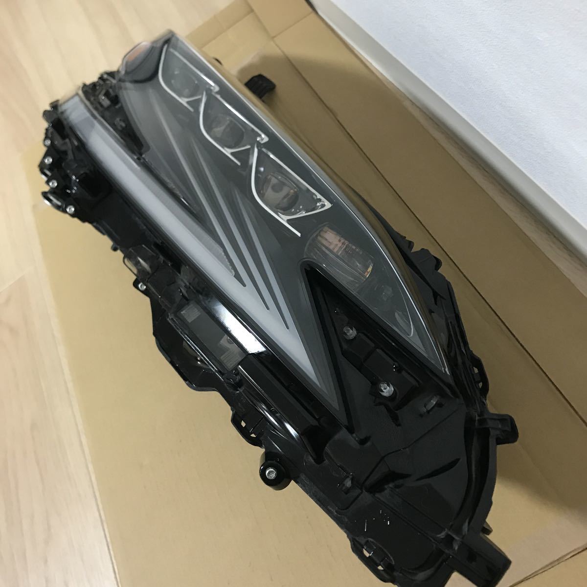 レクサスLS500/500h VXFA50/VXFA55 GVF50/GVF55 前期 LED 純正 右 