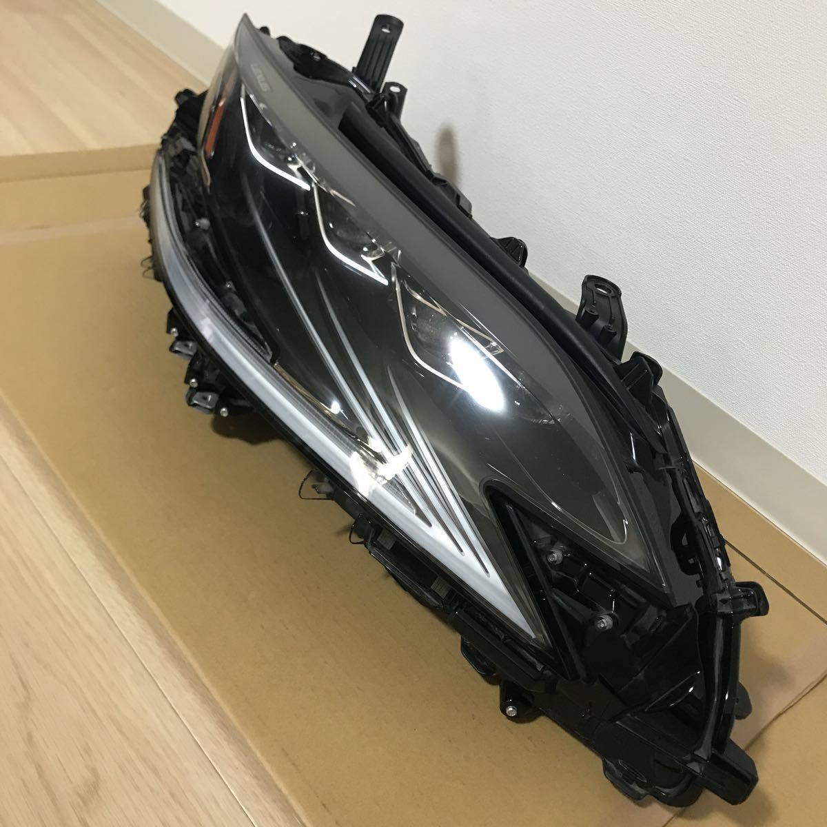 レクサスLS500/500h VXFA50/VXFA55 GVF50/GVF55 前期 LED 純正 右
