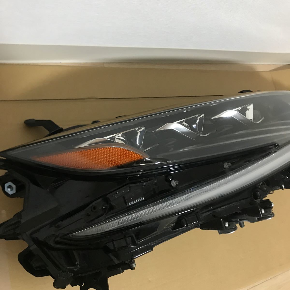 レクサスLS500/500h VXFA50/VXFA55 GVF50/GVF55 前期 LED 純正 右 