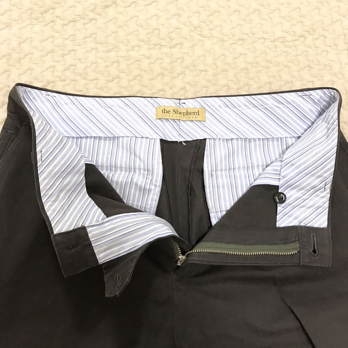jonio着 the shepherd undercover テーパードパンツ カーキグレー 3
