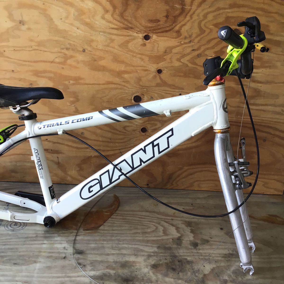 ♪GIANT TRIALS COMP ALUXX 6061 アルミフレーム 340mm 中古 