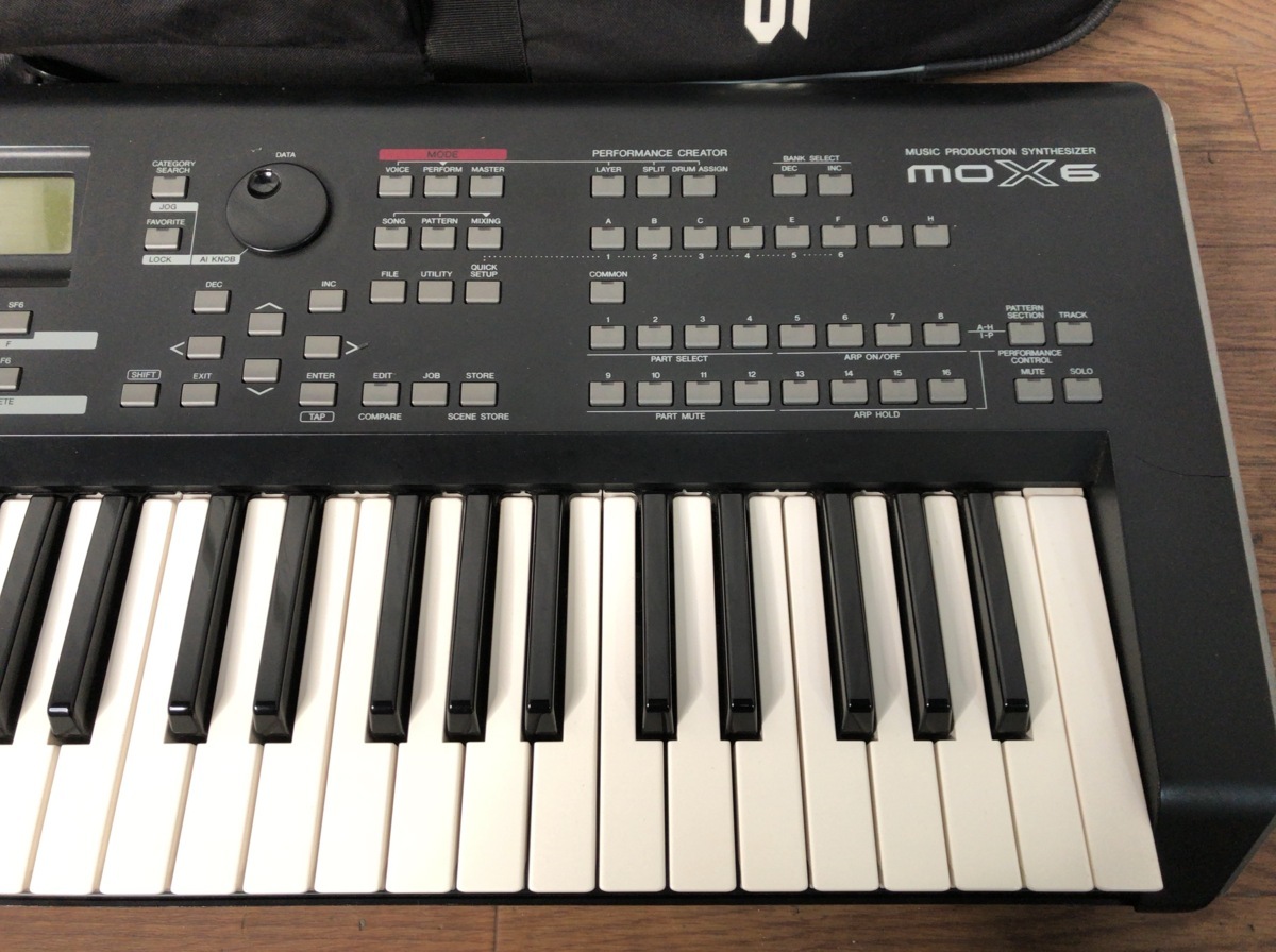 D011T011○YAMAHA MOX6 シンセサイザー ヤマハ ケース、ペダル付属｜ヤマハ