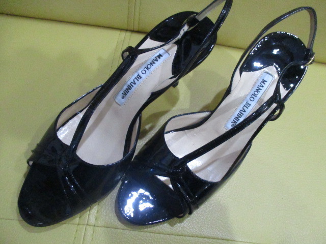 未使用品 MANOLO BLAHNIK マノロブラニク サンダル ストラップ エナメル ブラックカラー 36 元箱付き