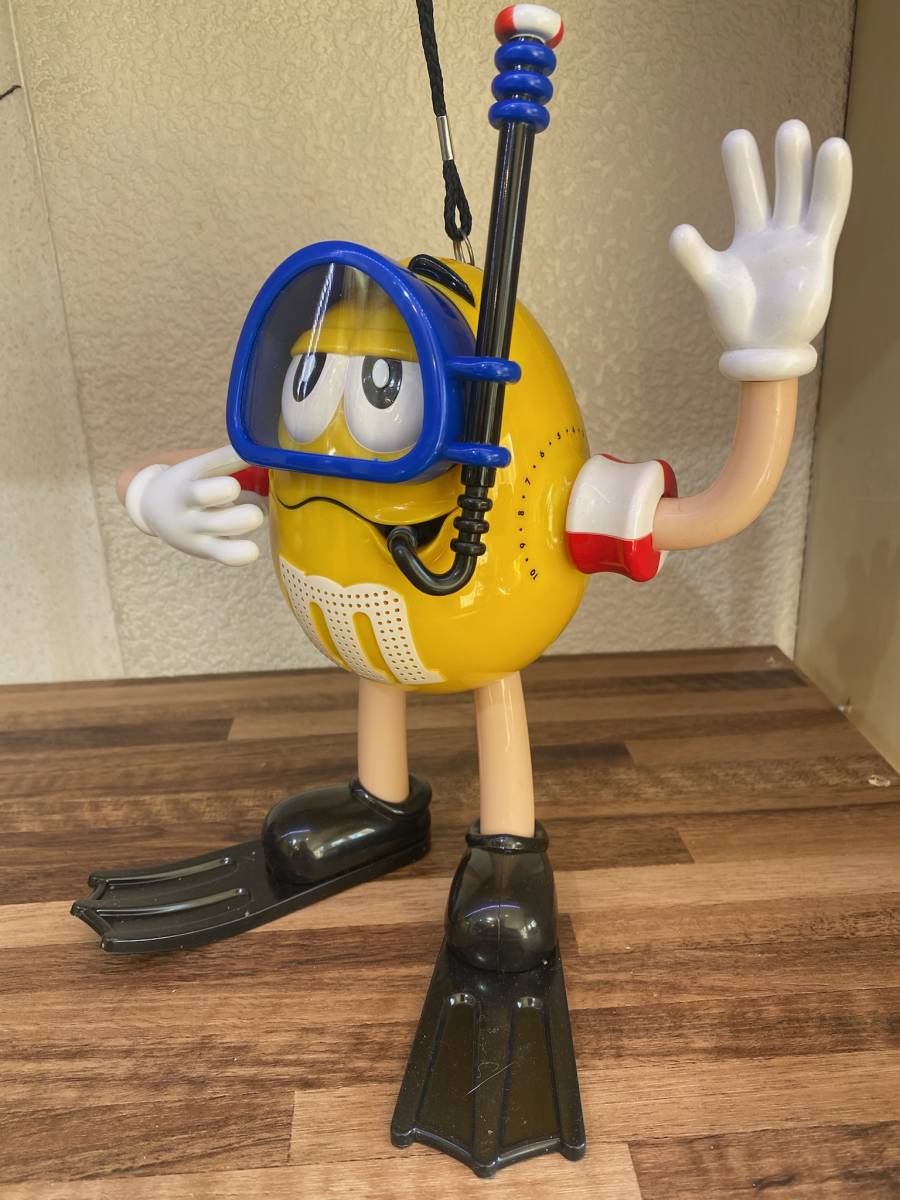 M&M Scuba Shower AM⁄FM Radio Yellow Peanut ⁄ New in Box