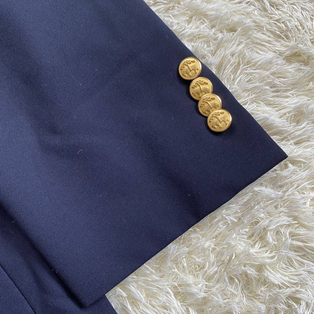 1 ブルックスブラザーズ『金ボタンから出る高級感』 BROOKS BROTHERS