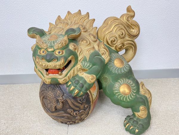 Q104-O4-1244 九谷焼 玉乗り 獅子 シーサー 縁起物 アンティーク 金彩