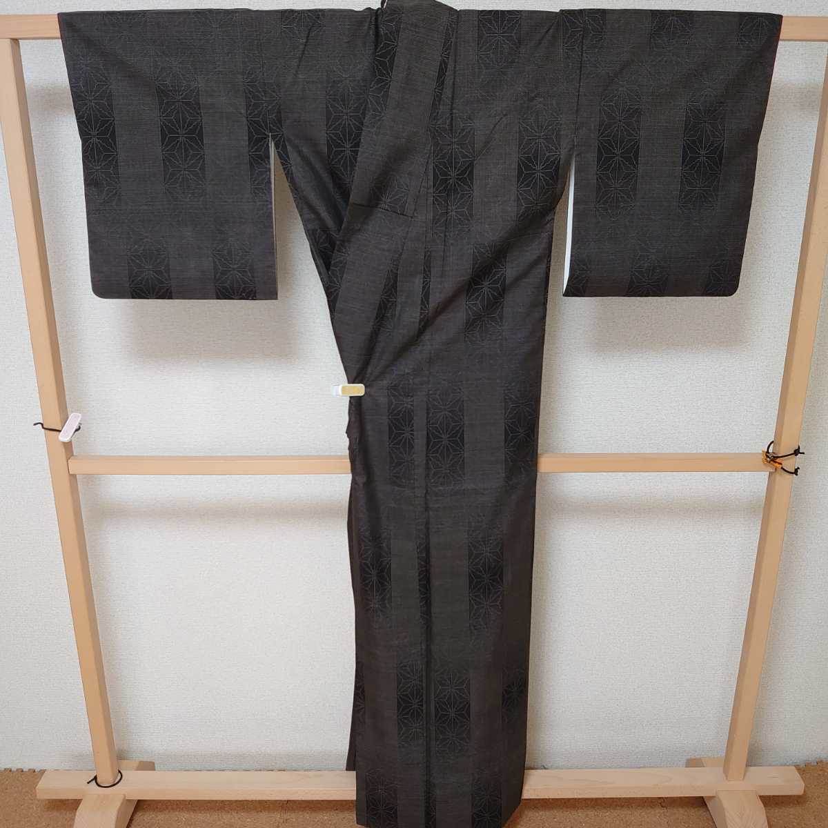 | 特選本場大島紬 古代染色純泥染 ≪御仕立て 7マルキカタス式・有色絣 正絹 ≪御仕立て上がり・中古美品 手毬 手織り 谷崎絹織物 7マルキ 奄美大島紬 大島紬 和 きもの 0
