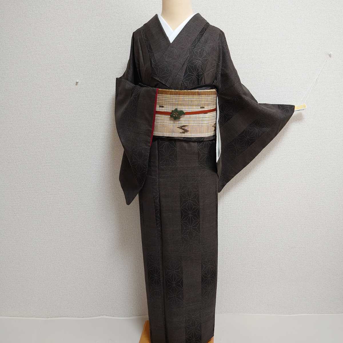 | 特選本場大島紬 古代染色純泥染 ≪御仕立て 7マルキカタス式・有色絣 正絹 ≪御仕立て上がり・中古美品 手毬 手織り 谷崎絹織物 7マルキ 奄美大島紬 大島紬 和 きもの 0