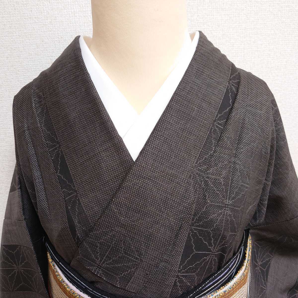 | 特選本場大島紬 古代染色純泥染 ≪御仕立て 7マルキカタス式・有色絣 正絹 ≪御仕立て上がり・中古美品 手毬 手織り 谷崎絹織物 7マルキ 奄美大島紬 大島紬 和 きもの 0