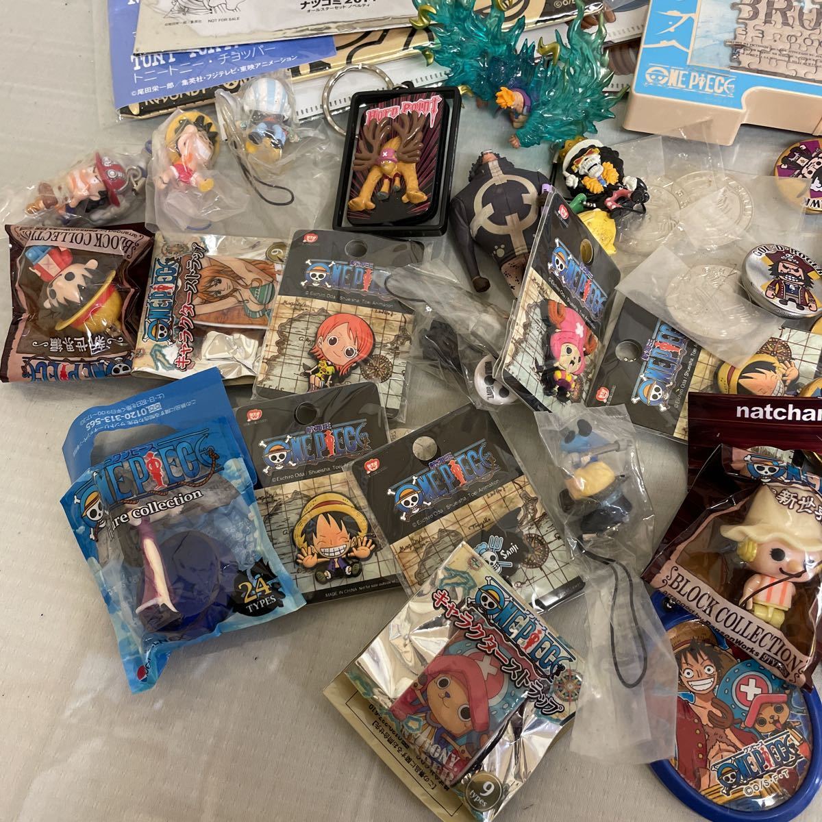 ワンピースグッズまとめて パズル インテリア 料理本 サンジの満腹ごはん 時計 ストラップ クリアファイル メダル J 12 その他 売買されたオークション情報 Yahooの商品情報をアーカイブ公開 オークファン Aucfan Com