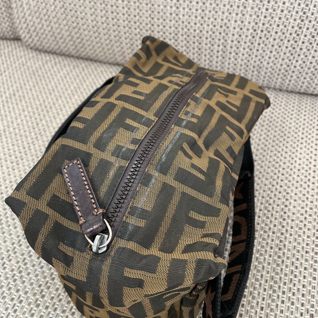 FENDI フェンディ アクセサリーポーチ クラッチバッグ バニティ ズッカ