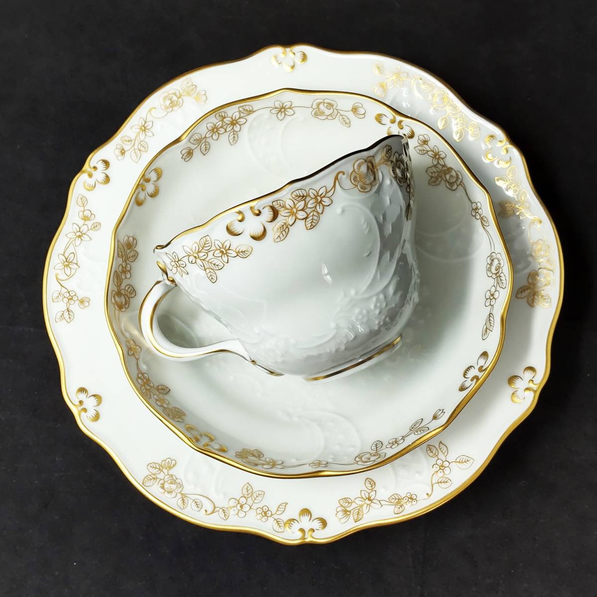 Meissen マイセン 高級ライン ノイマルセイユ レリーフ 金彩 花柄 