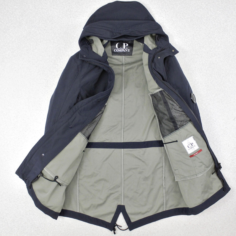 相場価格￥69,300- 美品 国内正規品 C.P. COMPANY シーピーカンパニー 