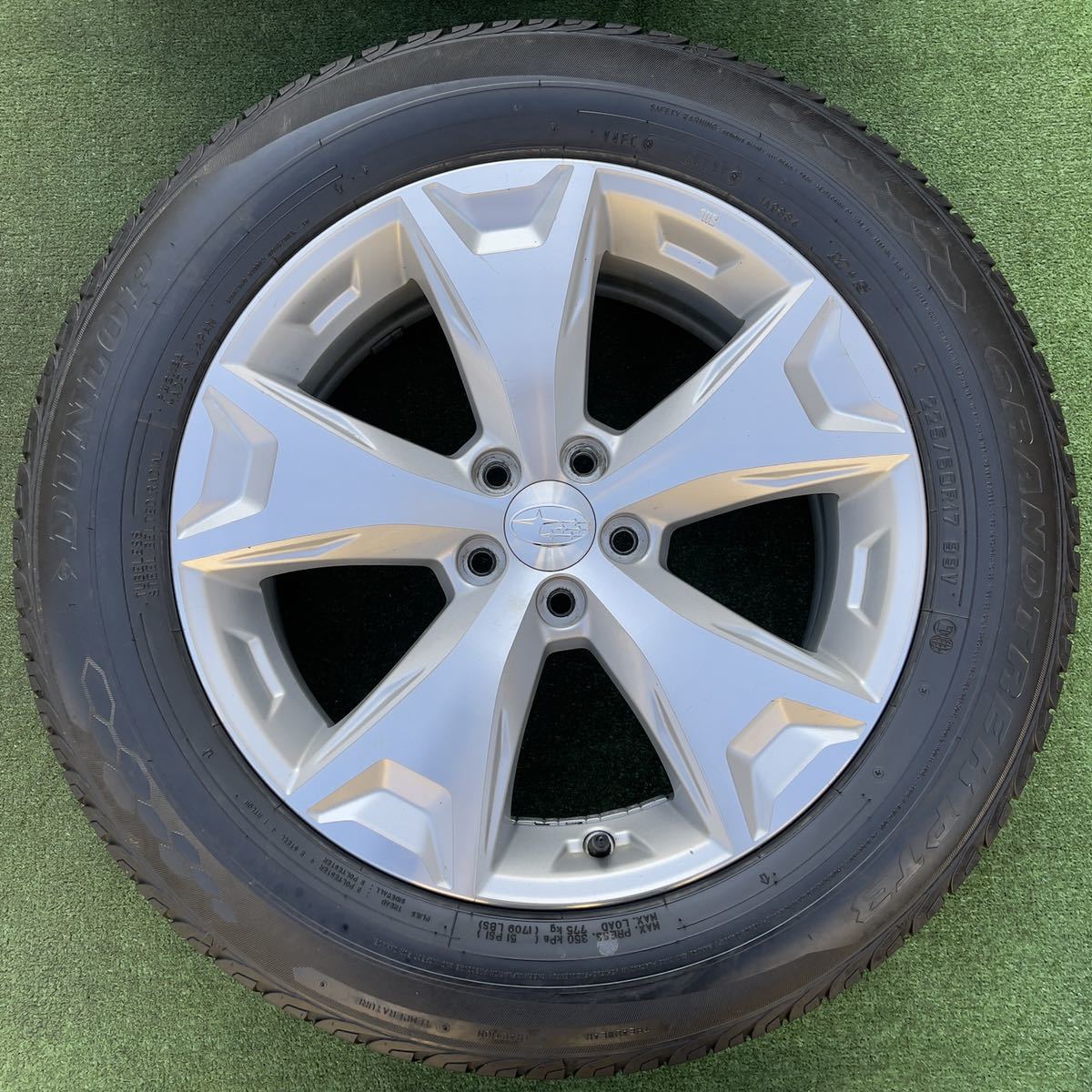 ENKEI製 スバル フォレスター 純正 17インチ アルミホイール☆DUNLOP  