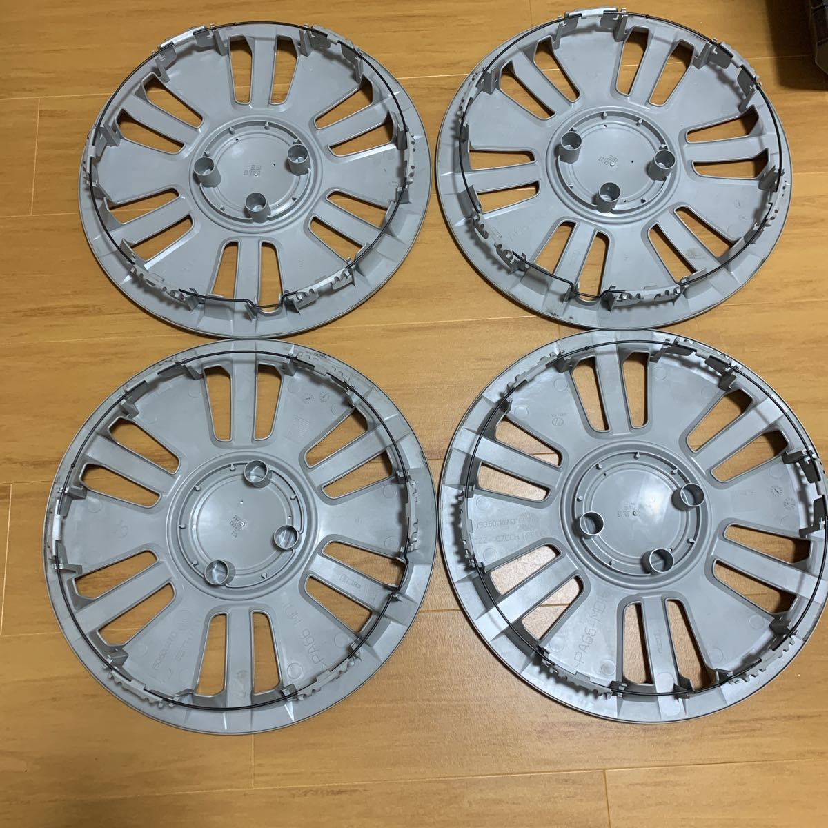 フォルクスワーゲン vw UP アップ 純正ホイールキャップ 14インチ 4枚 
