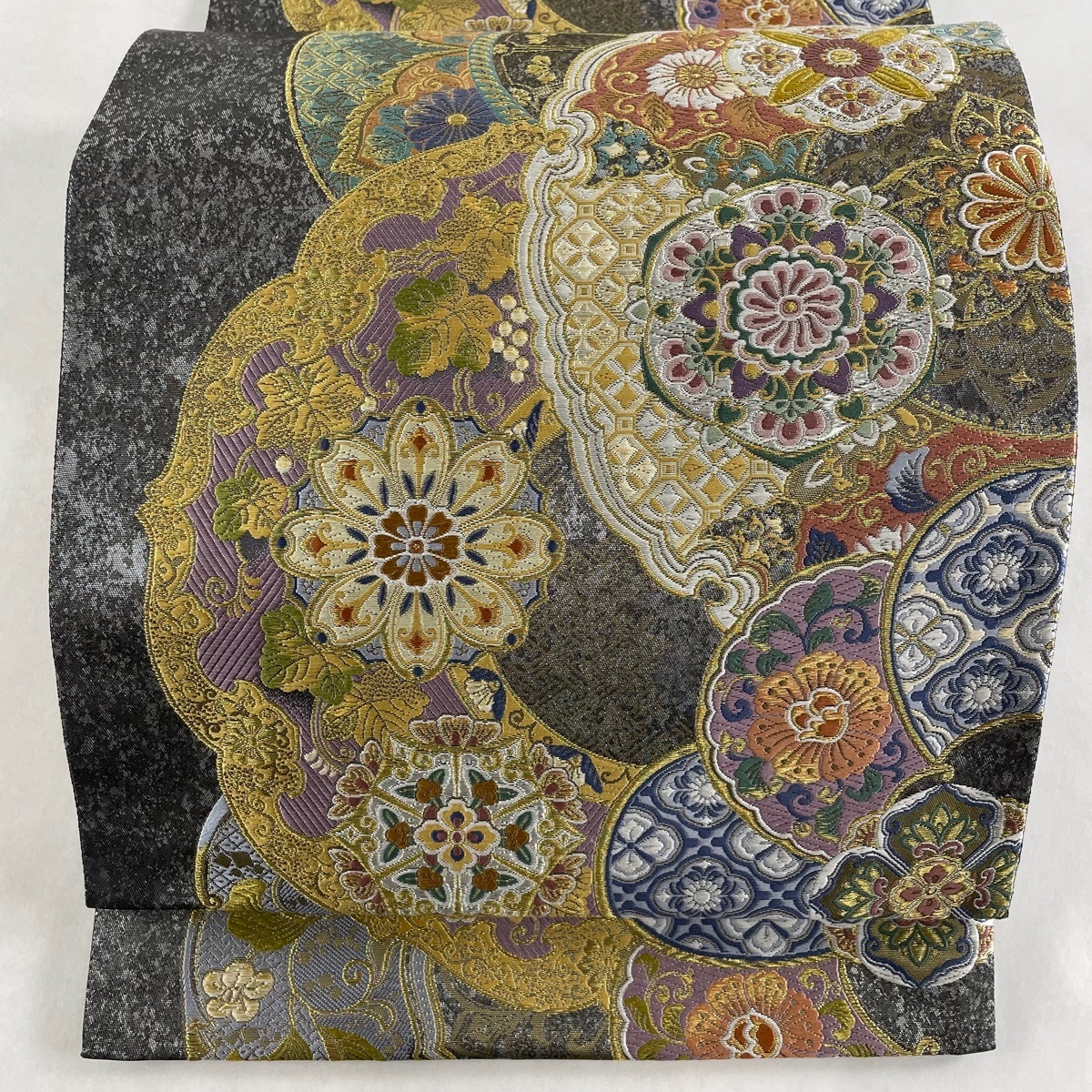 【正規品，100%新品】 袋帯 秀品 華文 草花 金銀糸 箔 鼠色 六通 正絹(仕立て上がり)｜売買されたオークション情報、yahooの商品情報をアーカイブ公開 - オークファン 仕立て上がり