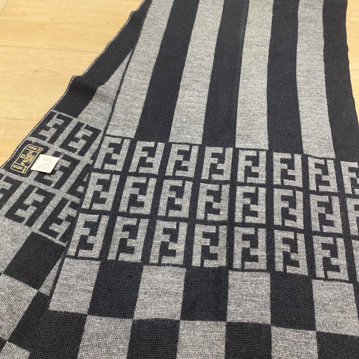 FENDI フェンディ マフラー レディース メンズ ブラック グレー 美品