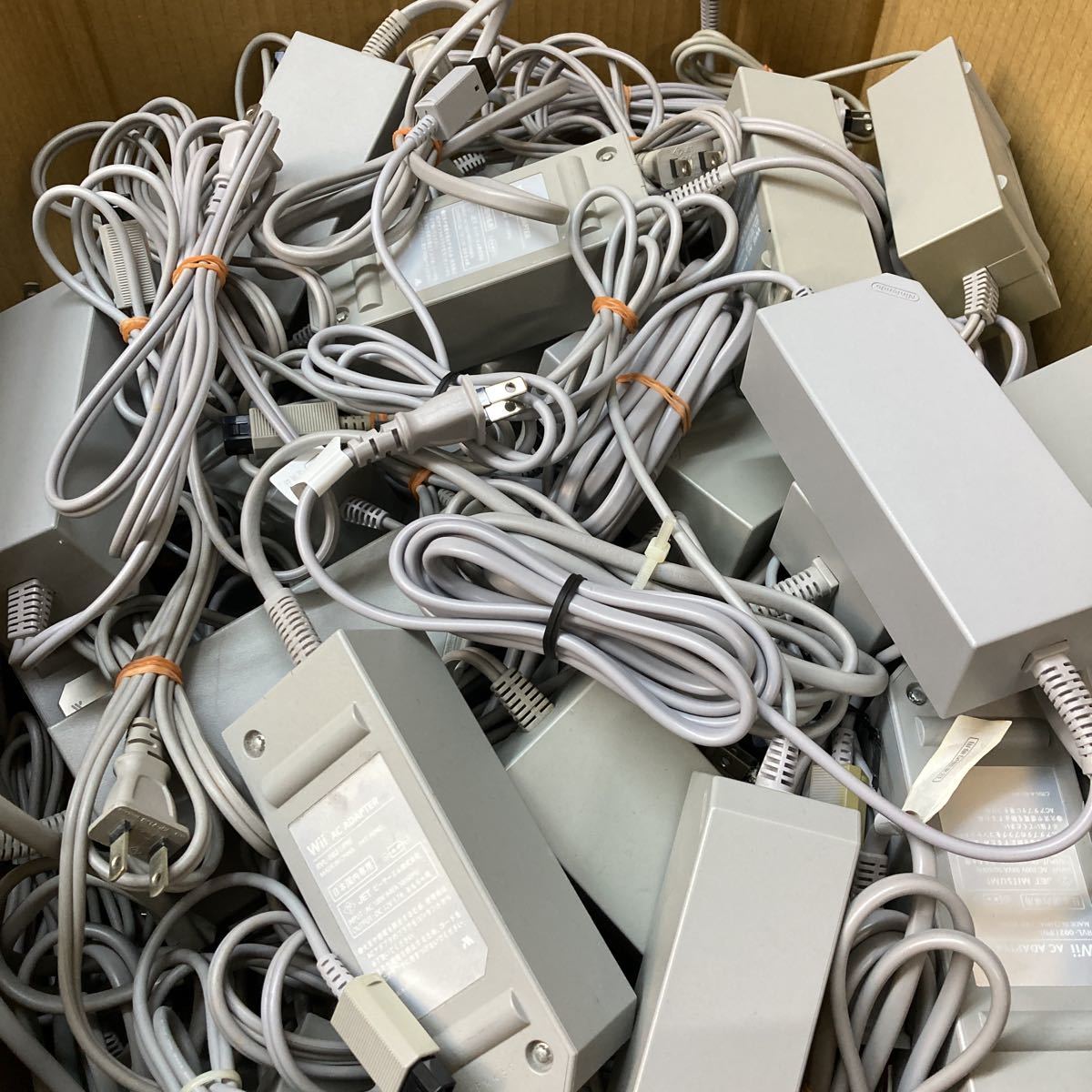 0215 Wii ACアダプター 約85個 140サイズ まとめ売り ヤ140 s0 105