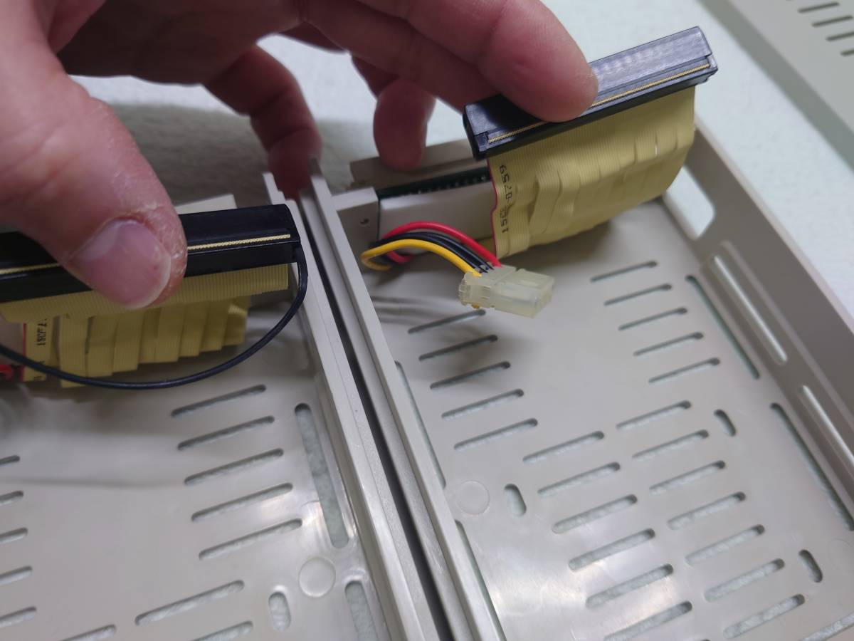 RATOCK IDEリムーバブルケース　IDE-MDK1N アイボリー本体と交換トレイ3個【トレイ1個に難あり】_4