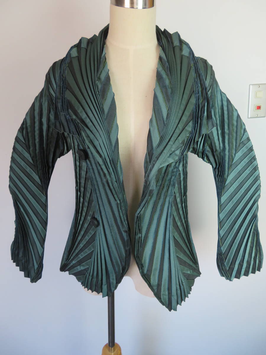 未使用 定価14万 イッセイミヤケ コレクションライン グリーン 変形 3D  